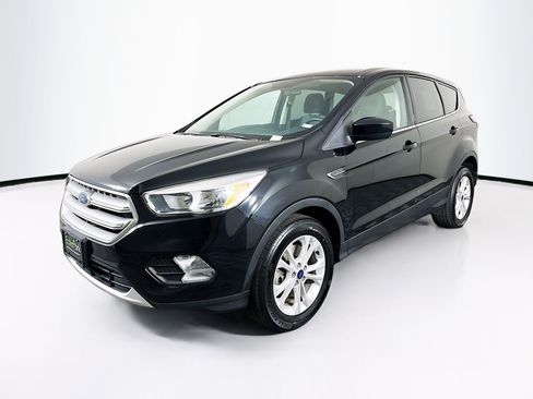 Used 2017 Ford Escape SE FWD image 3