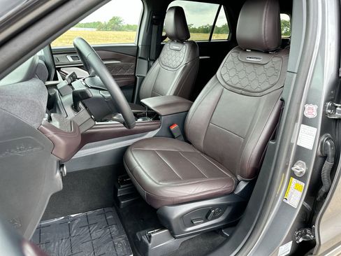 Used 2025 Ford Explorer Platinum w/ LUX Leather Package AWD/4WD image 11