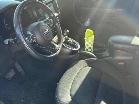 Used 2018 Kia Soul + FWD image 32