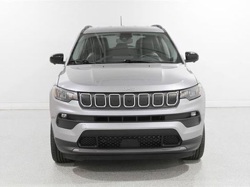 Used 2022 Jeep Compass Latitude AWD/4WD image 2