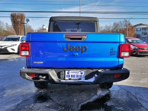 Used 2022 Jeep Gladiator Willys image 6