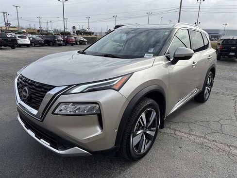 Used 2023 Nissan Rogue Platinum w/ Platinum Premium Package image 3