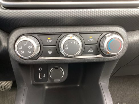 Used 2022 Nissan Kicks S image 20