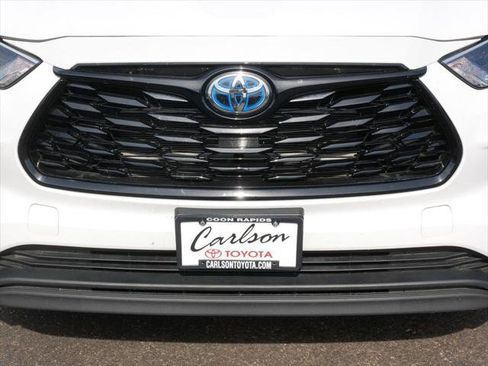 Certified 2024 Toyota Highlander LE AWD/4WD image 9