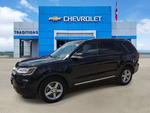 Used 2019 Ford Explorer XLT w/ Equipment Group 202A FWD image 5