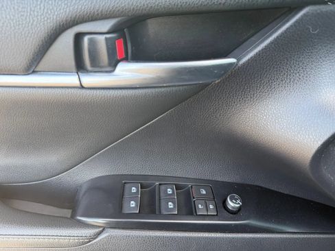Used 2019 Toyota Camry XSE FWD image 13