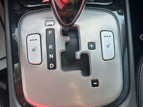 Used 2013 Hyundai Genesis 3.8 RWD image 18