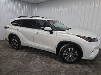 Used 2022 Toyota Highlander XLE video 1