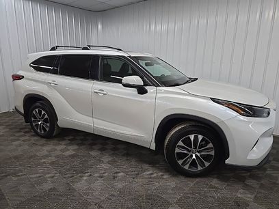 Used 2022 Toyota Highlander XLE