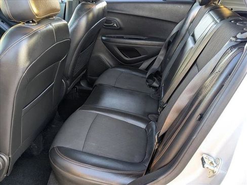 Used 2019 Chevrolet Trax LT w/ LT Convenience Package FWD image 18