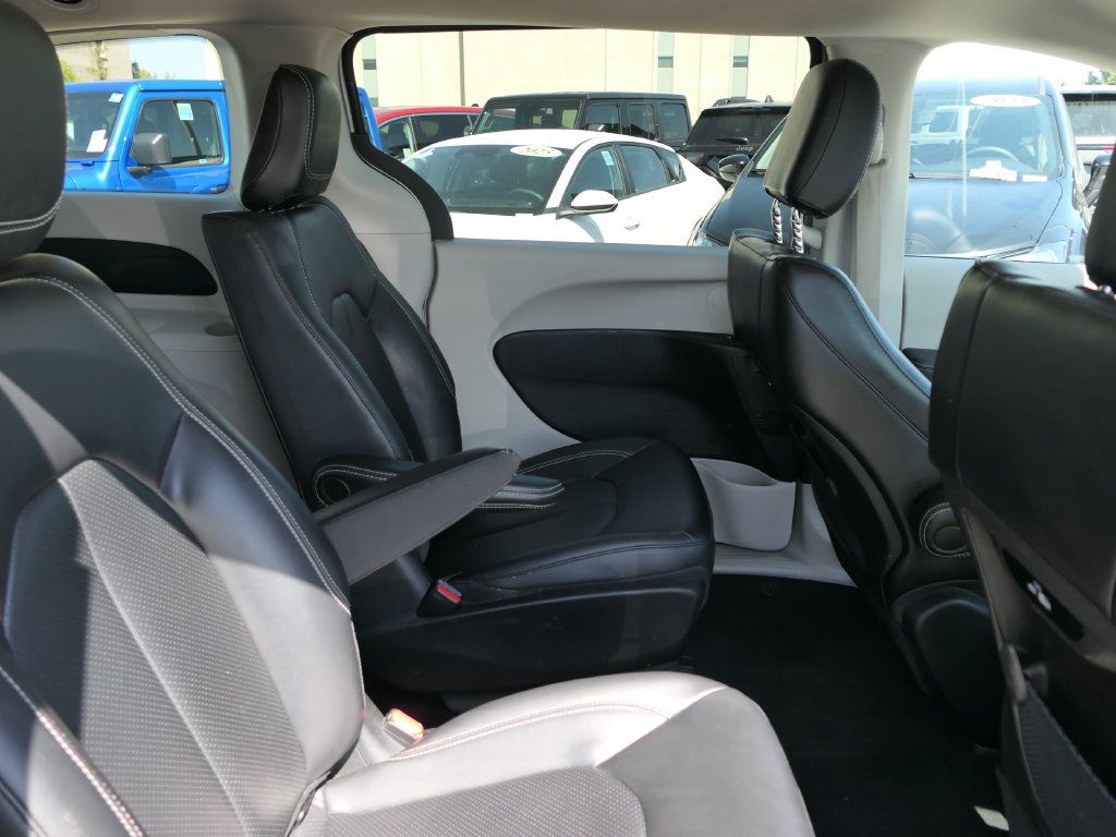 Certified 2023 Chrysler Pacifica Touring-L FWD image 24