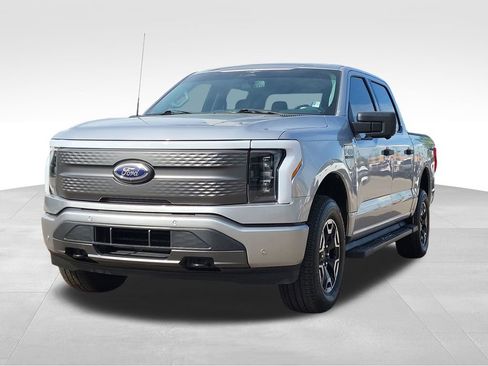 Used 2023 Ford F150 Lightning XLT AWD/4WD image 5