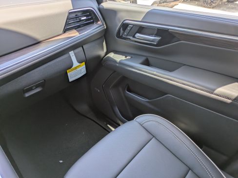 New 2026 Chevrolet Suburban Premier RWD image 13