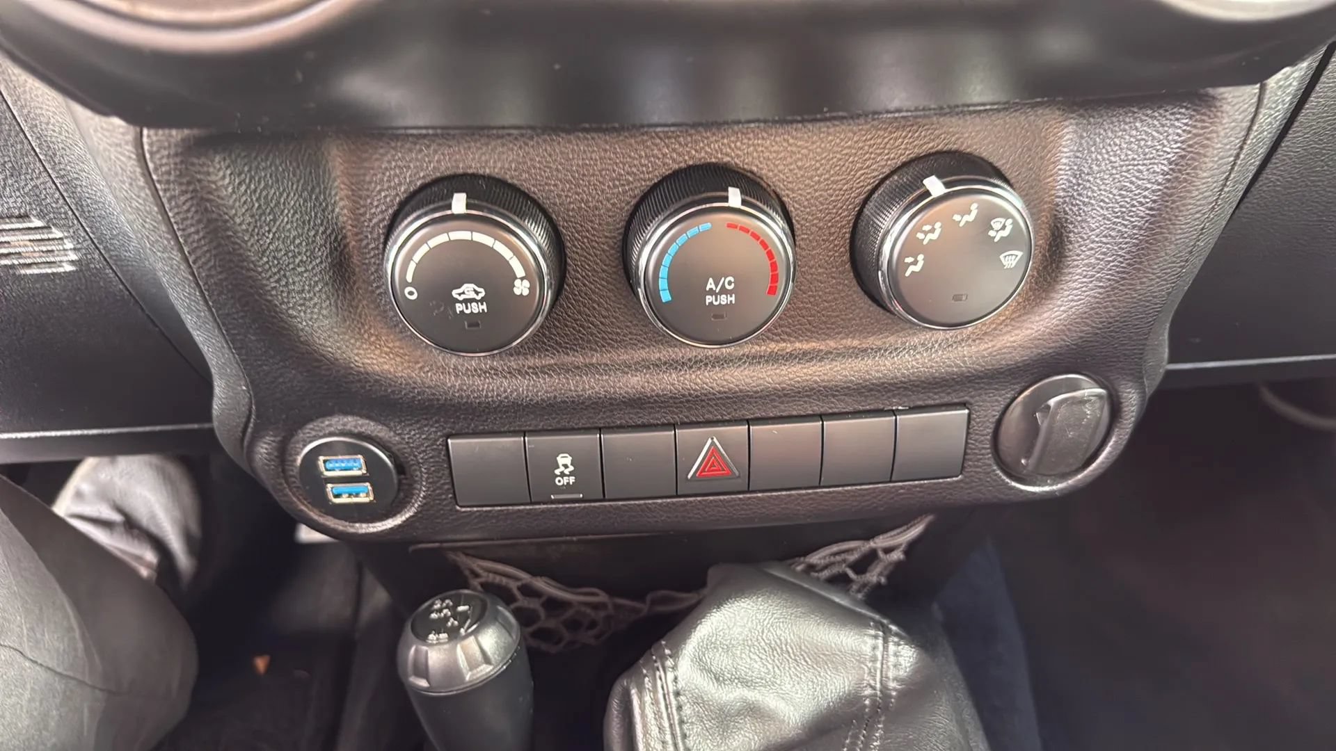 Used 2013 Jeep Wrangler Sport AWD/4WD image 18