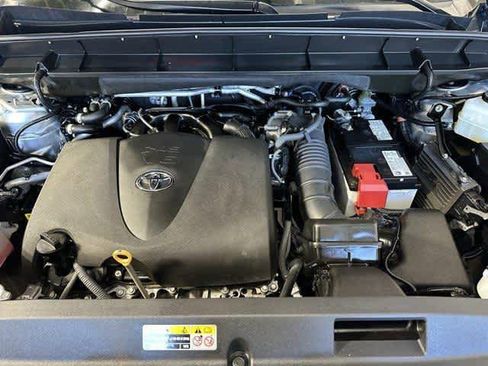 Used 2022 Toyota Highlander XLE image 8