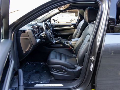 Certified 2025 Porsche Cayenne Coupe image 25