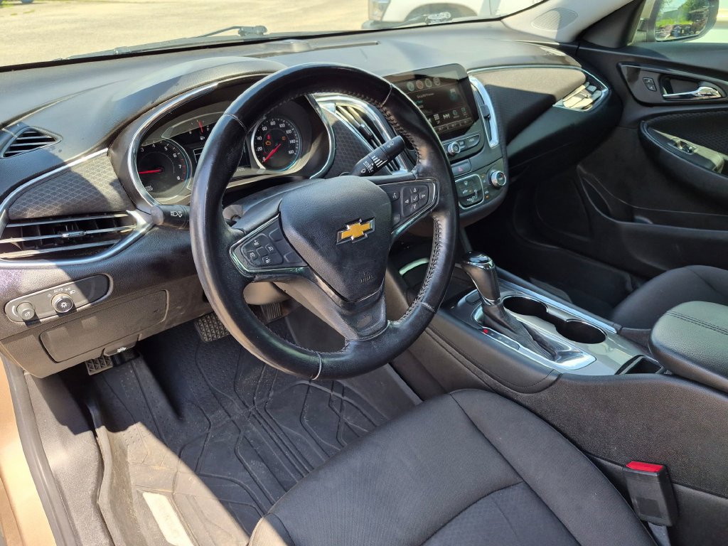 Used 2018 Chevrolet Malibu LT FWD image 32
