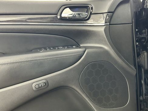 Used 2020 Jeep Grand Cherokee Overland image 25