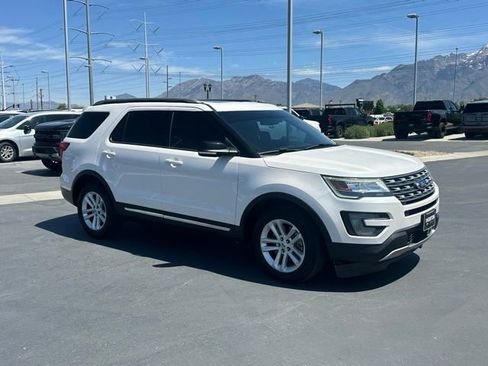 Used 2017 Ford Explorer XLT w/ Equipment Group 202A FWD image 27