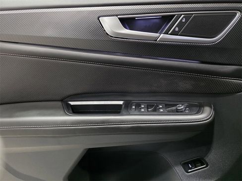 Used 2024 Volkswagen Atlas Cross Sport SEL R-Line image 17