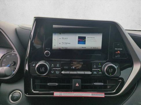 Certified 2026 Toyota Highlander XLE image 12