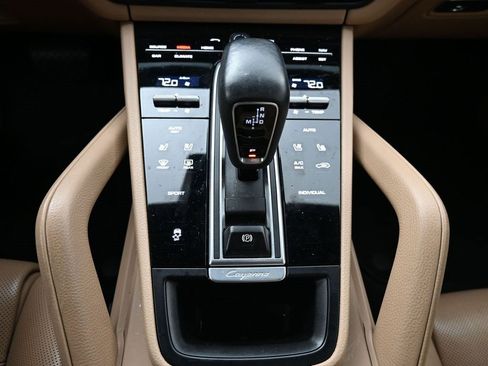Used 2021 Porsche Cayenne image 12