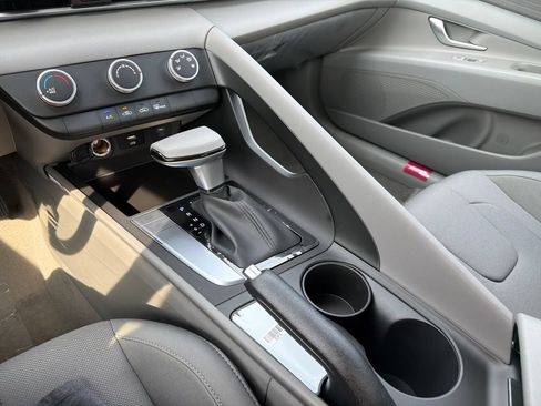 New 2026 Hyundai Elantra SE FWD image 25
