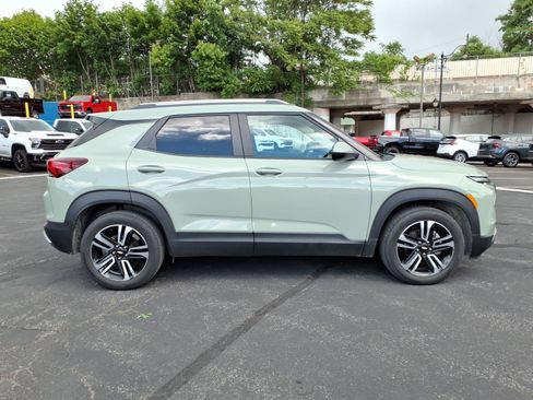 Used 2025 Chevrolet TrailBlazer LT w/ Convenience Package FWD image 2