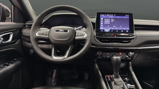 Used 2025 Jeep Compass Latitude w/ Altitude Special Edition AWD/4WD image 11