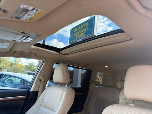 Used 2019 Toyota Highlander Limited image 22