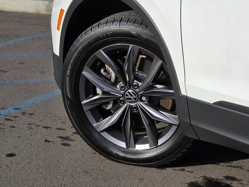 Used 2023 Volkswagen Tiguan SE image 8