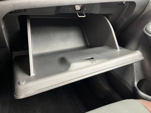 Used 2024 Nissan Versa SR FWD image 30