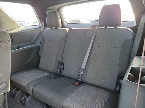 Used 2023 Chevrolet Traverse LT image 9