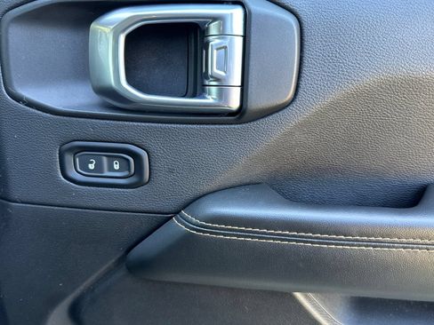 Used 2024 Jeep Wrangler Unlimited Sahara AWD/4WD image 19