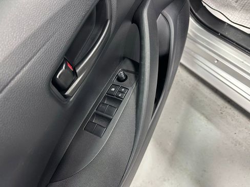 Used 2025 Toyota Corolla LE image 9