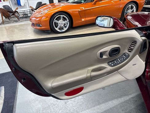Used 2003 Chevrolet Corvette Convertible w/ Preferred Equipment Group1 image 38