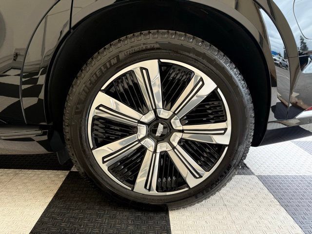 Used 2025 Cadillac Escalade IQ Luxury 2 w/ LPO, Premium Carpet Package AWD/4WD image 13