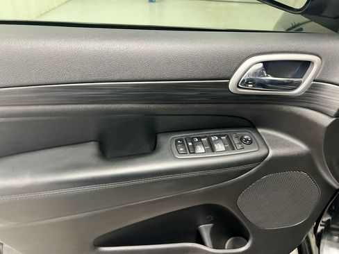 Used 2020 Jeep Grand Cherokee Altitude AWD/4WD image 22