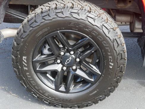 Used 2022 Chevrolet Silverado 1500 Custom Trail Boss w/ LPO, Dark Essentials Package AWD/4WD image 5
