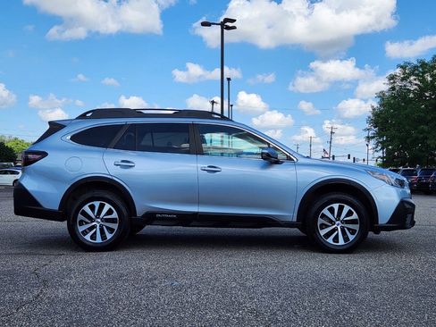 Used 2022 Subaru Outback Premium AWD/4WD image 3