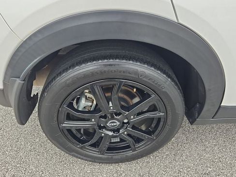 Used 2024 Nissan Kicks SR image 12