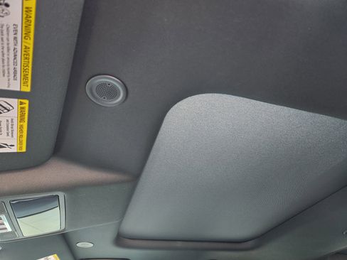 Certified 2025 Land Rover Discovery Dynamic SE image 27