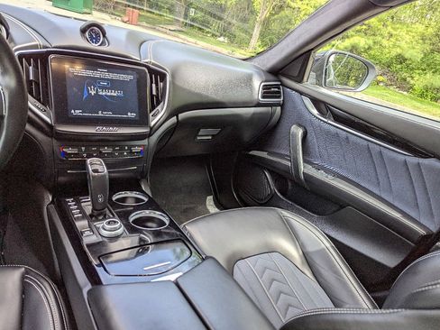 Used 2019 Maserati Ghibli S GranLusso AWD/4WD image 9