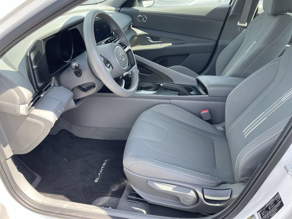 Used 2023 Hyundai Elantra SEL w/ Cargo Package FWD image 8
