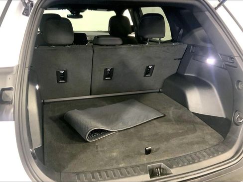 Used 2025 Chevrolet Equinox LT FWD image 4