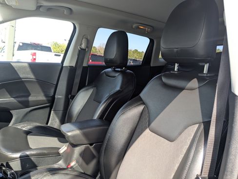 Used 2020 Jeep Compass Latitude image 14