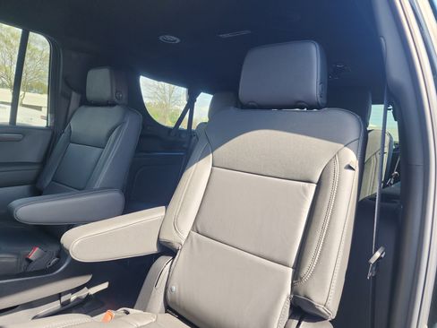 New 2026 Chevrolet Suburban LT image 13