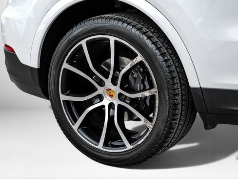 Used 2021 Porsche Cayenne AWD/4WD image 49