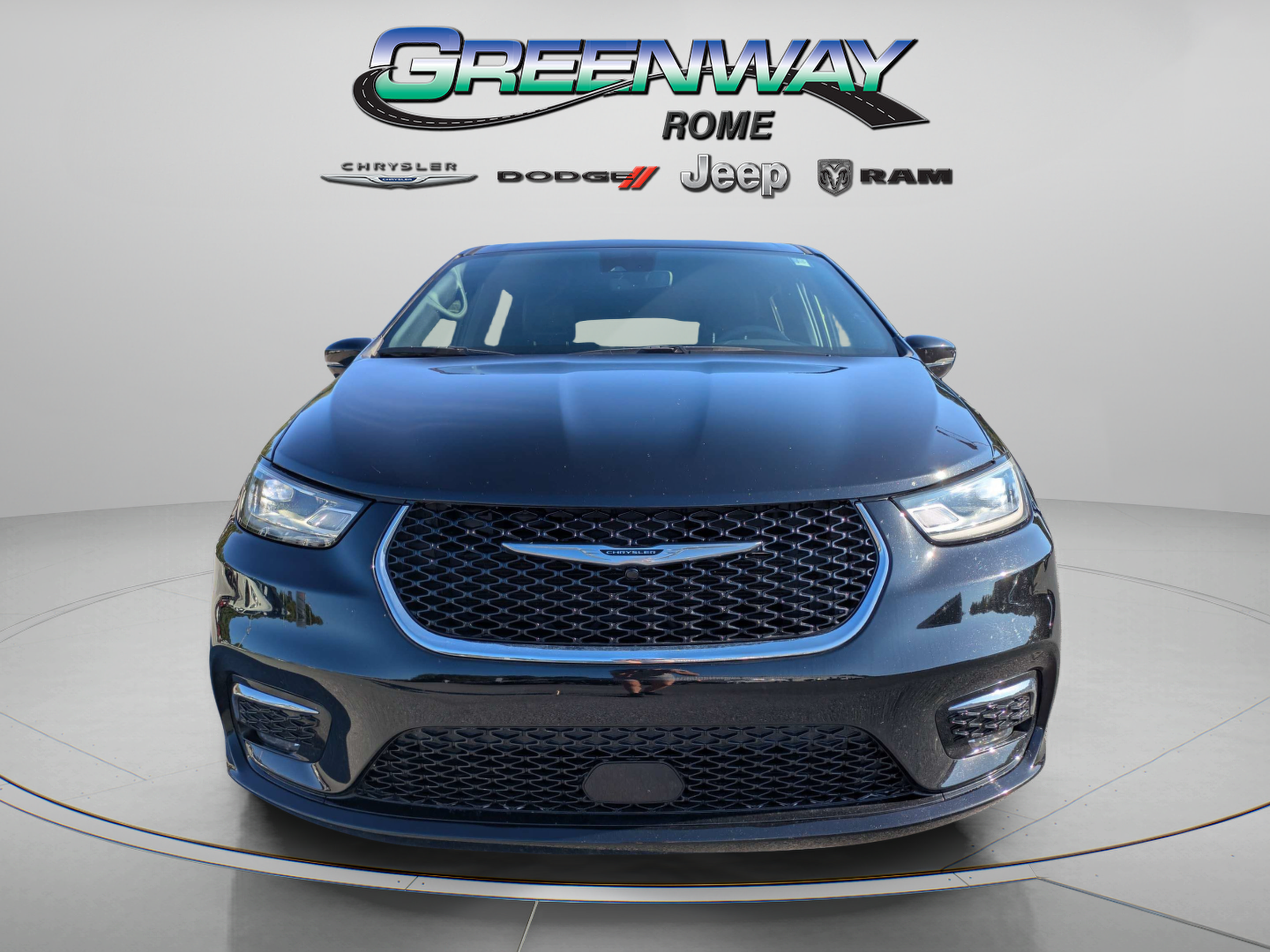 Used 2025 Chrysler Pacifica Select FWD image 3