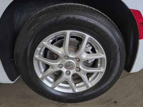 Certified 2024 Chrysler Pacifica Touring-L FWD image 35